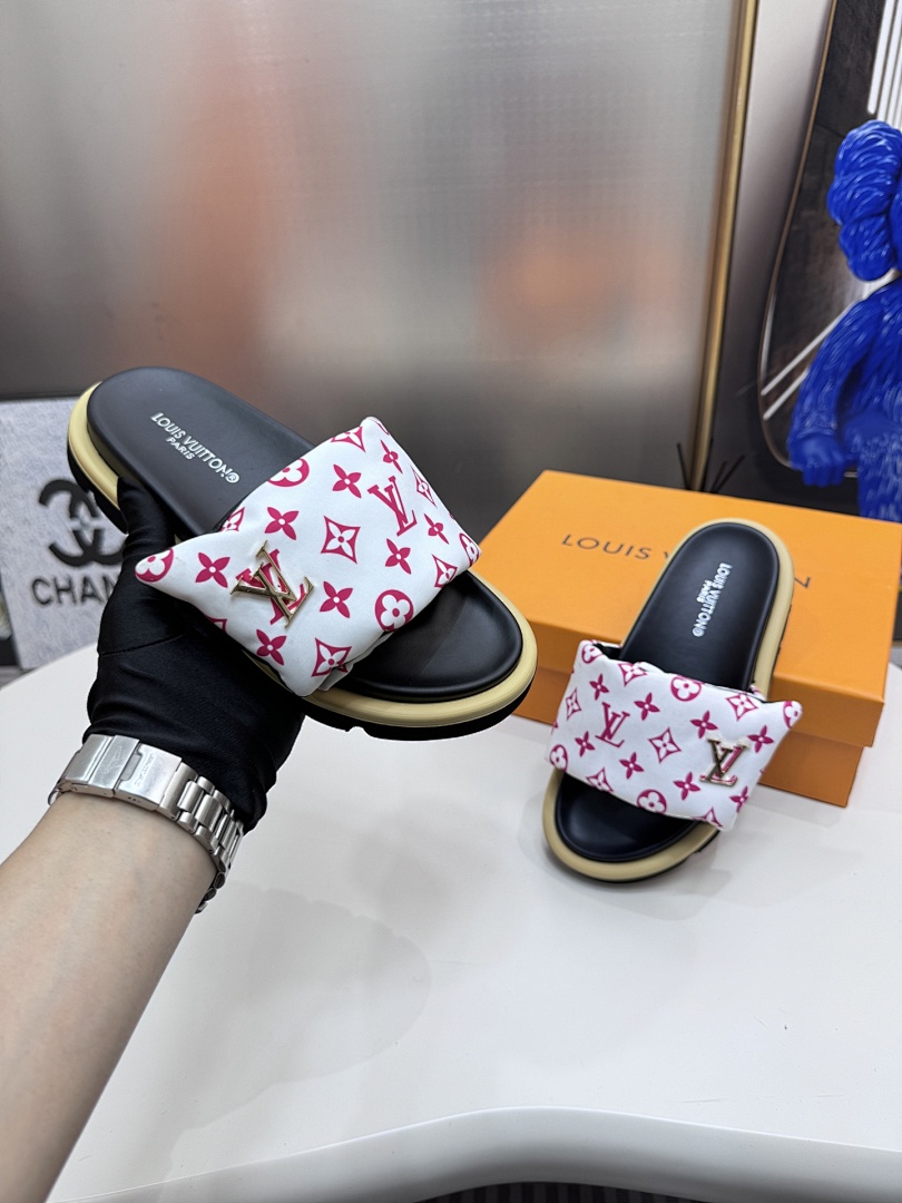 Louis Vuitton Padded Slides · 5295 — תמונה 40