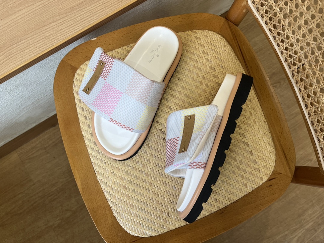 Louis Vuitton Pool Pillow Flat Comfort Mule · 4712 — תמונה 23