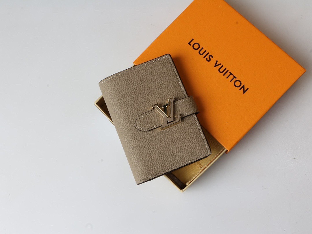 Louis Vuitton Capucines Vertical Compact Wallet · 5854 — תמונה 27