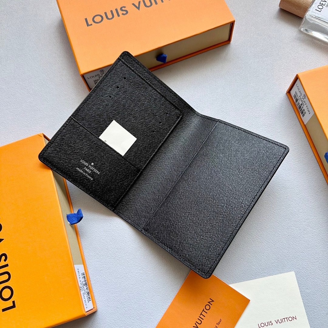Louis Vuitton Passport Cover · 6084 — תמונה 5
