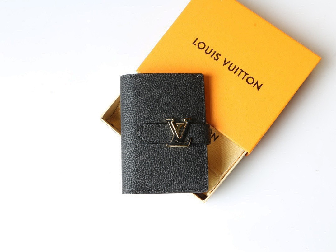 Louis Vuitton Capucines Vertical Compact Wallet · 5854 — תמונה 17