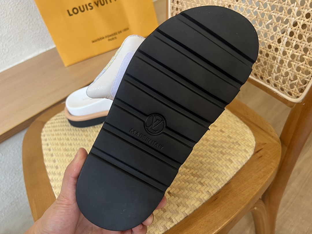Louis Vuitton Pool Pillow Flat Comfort Mule · 4712 — תמונה 3