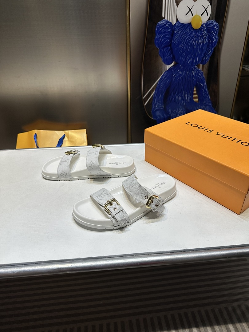 Louis Vuitton — סנדלים וכפכפים · 4627 — תמונה 17