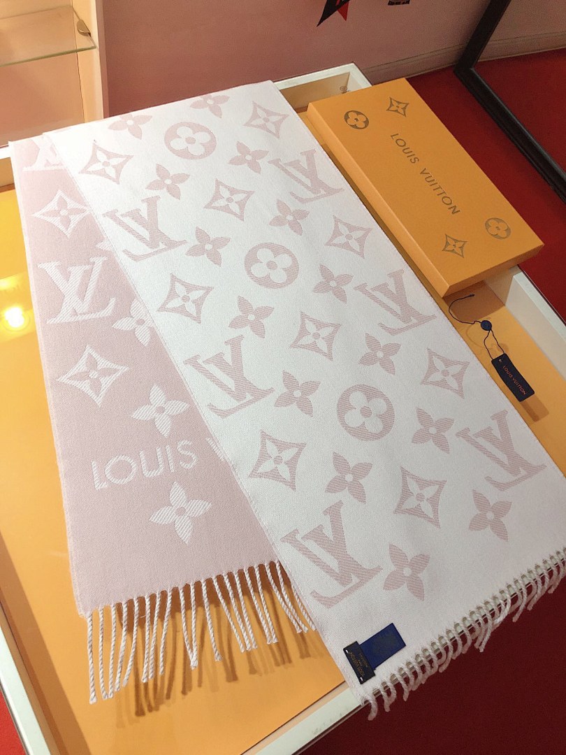 Louis Vuitton Essential Scarf · 3890 — תמונה 14