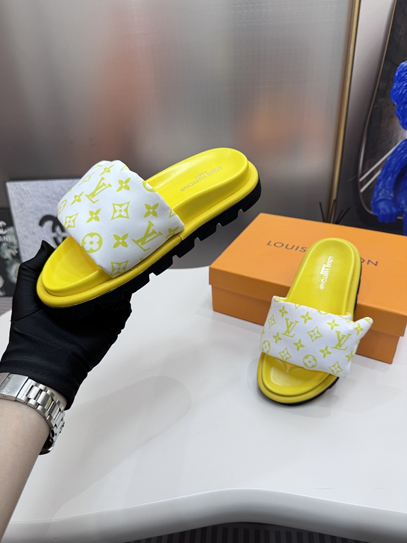 Louis Vuitton Padded Slides · 5295 — תמונה 58