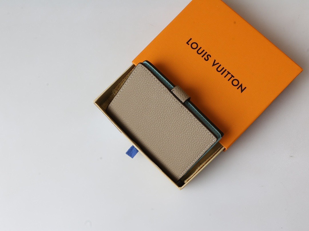 Louis Vuitton Capucines Vertical Compact Wallet · 5854 — תמונה 25