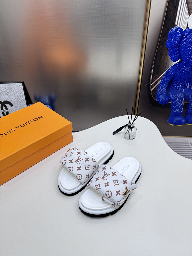 Louis Vuitton Padded Slides · 5295 — תמונה 36
