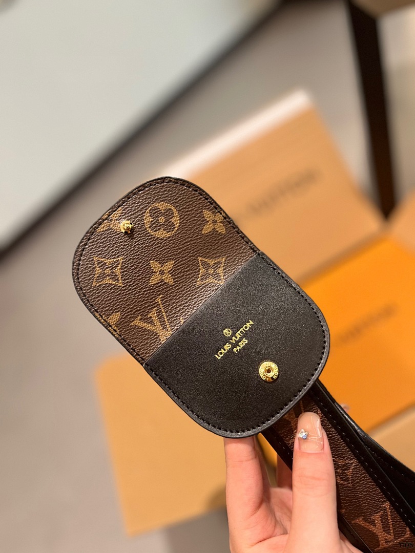 Louis Vuitton Officier Pouch · 5332 — תמונה 15