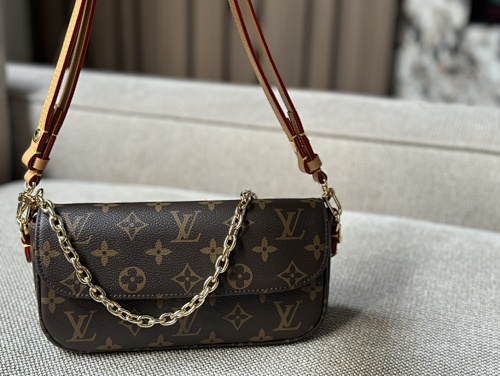 Louis Vuitton Wallet On Chain Ivy Monogram · 4981