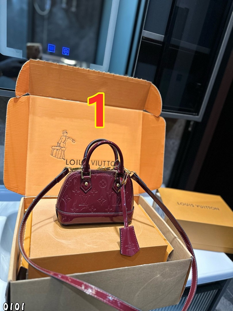 Louis Vuitton Alma BB · 5851