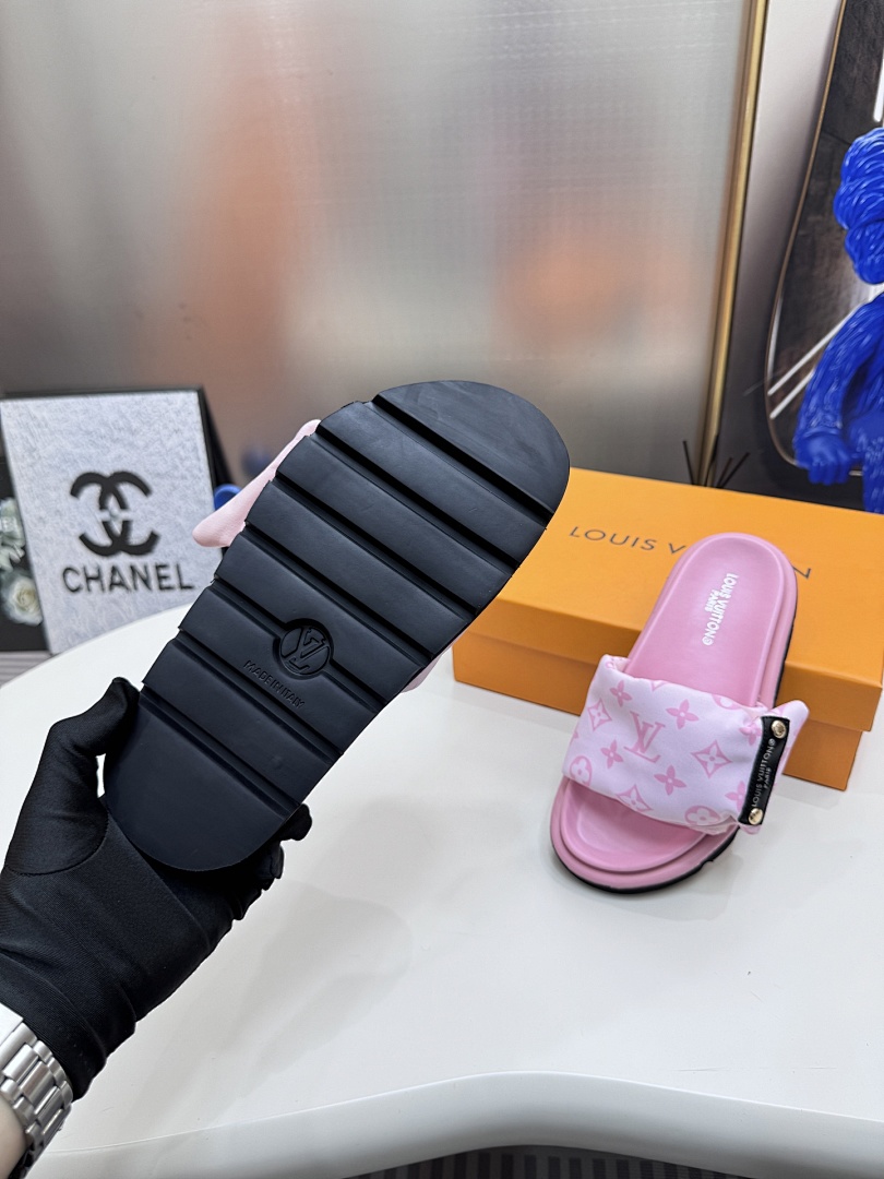 Louis Vuitton Padded Slides · 5295 — תמונה 46