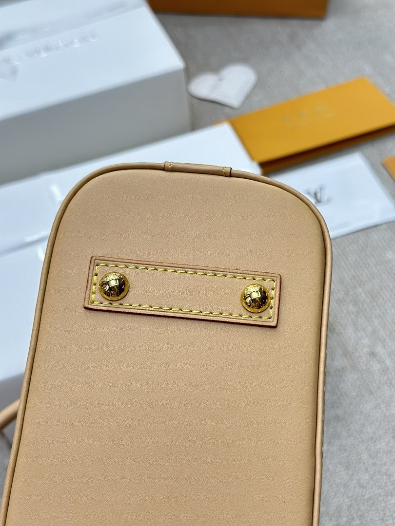 Louis Vuitton Alma BB · 4452 — תמונה 7