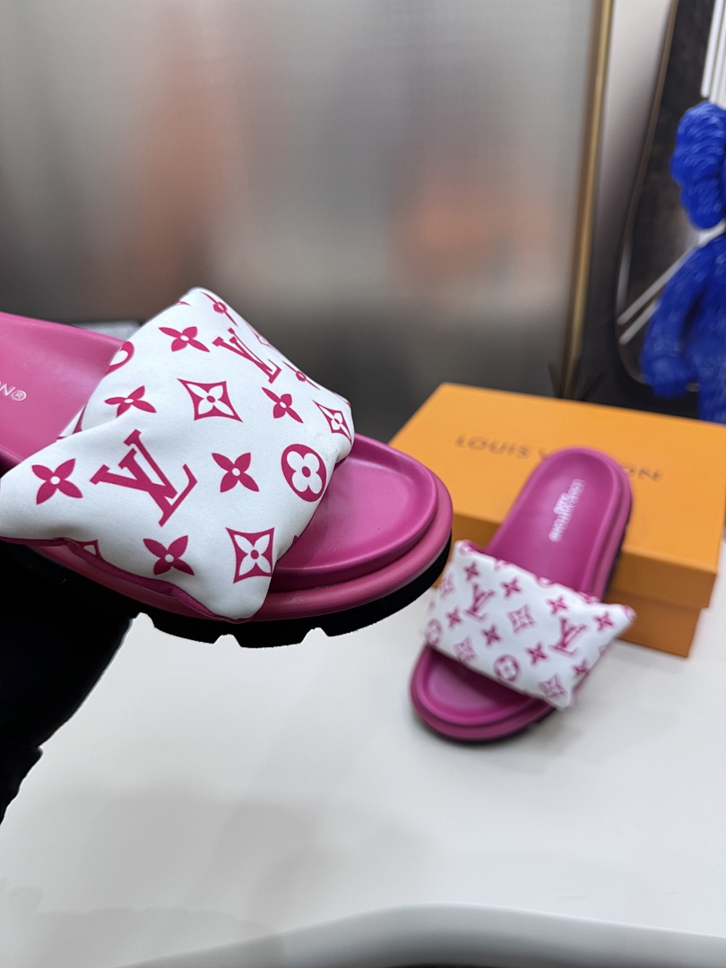 Louis Vuitton Padded Slides · 5295 — תמונה 53