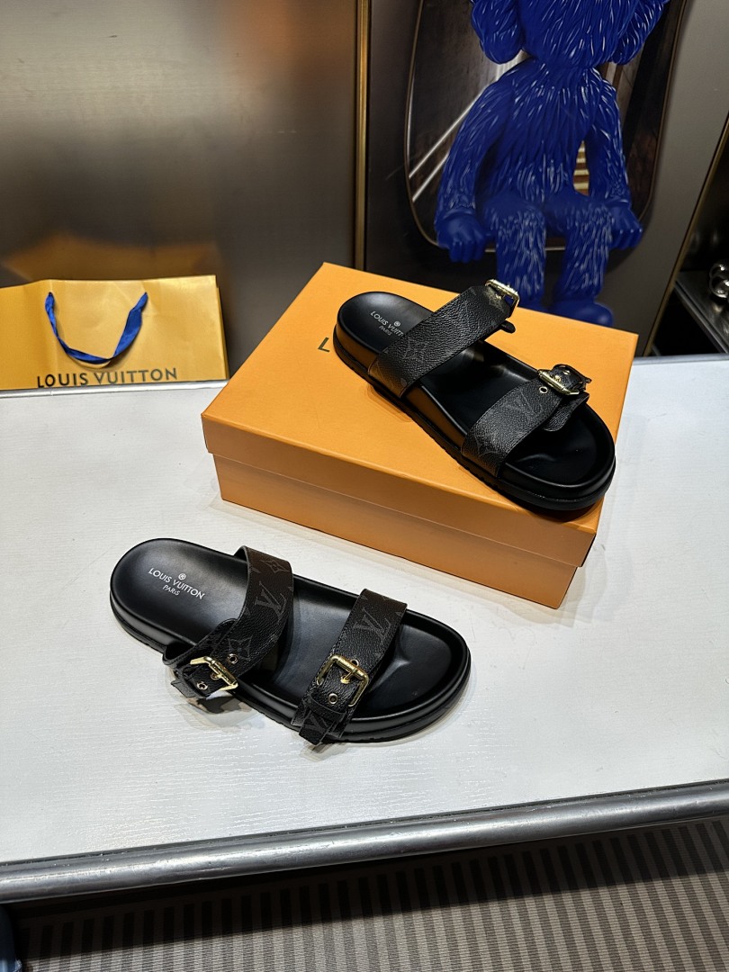 Louis Vuitton — סנדלים וכפכפים · 4627 — תמונה 4