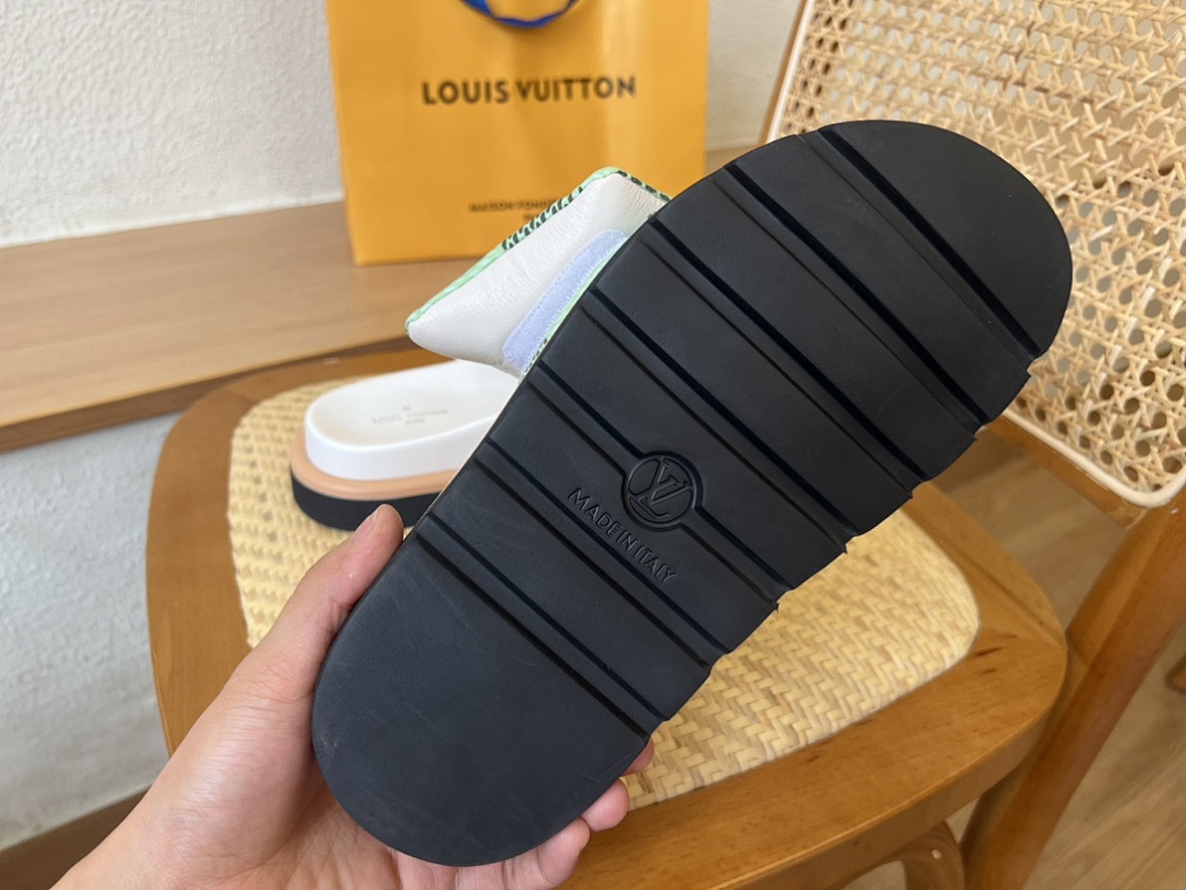 Louis Vuitton Pool Pillow Flat Comfort Mule · 4712 — תמונה 15