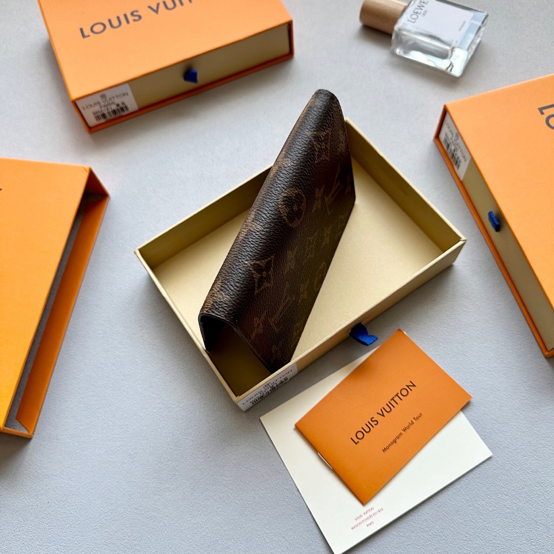 Louis Vuitton Passport Cover · 6084 — תמונה 7