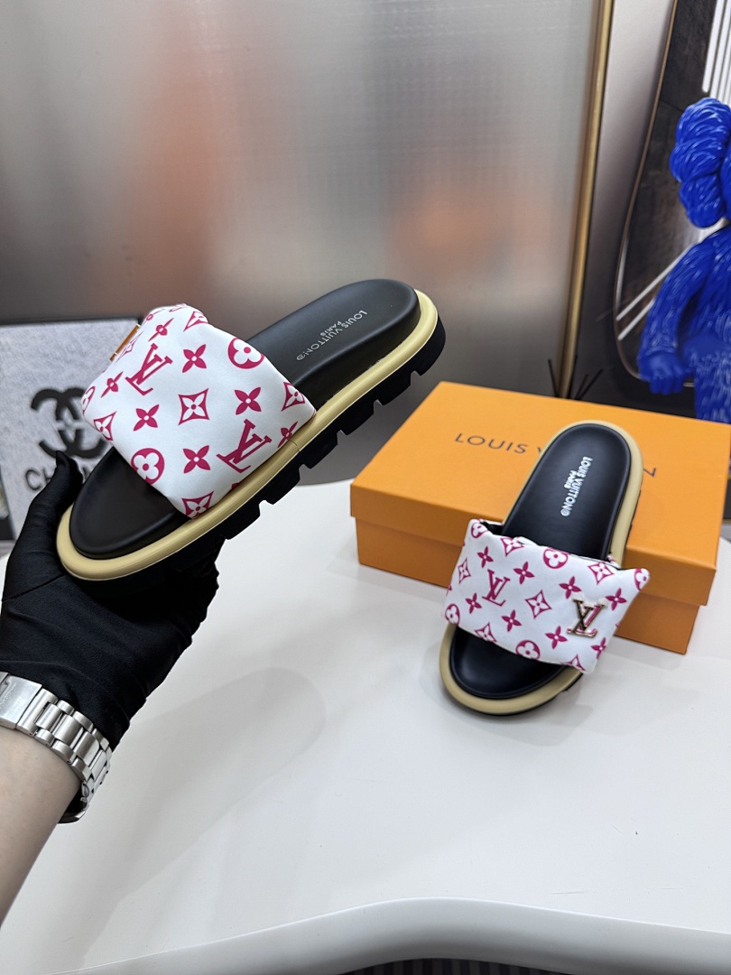Louis Vuitton Padded Slides · 5295 — תמונה 38