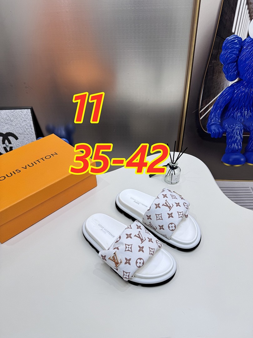 Louis Vuitton Padded Slides · 5295 — תמונה 14