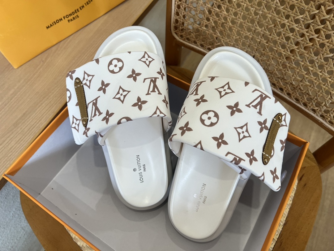 Louis Vuitton Pool Pillow Flat Comfort Mule · 4712 — תמונה 12