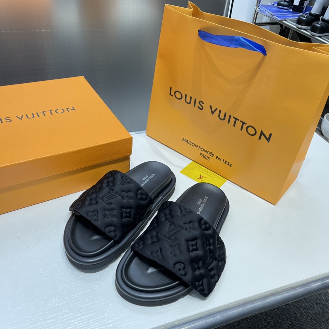 Louis Vuitton Pool Pillow Flat Comfort Mule · 4648 — תמונה 27