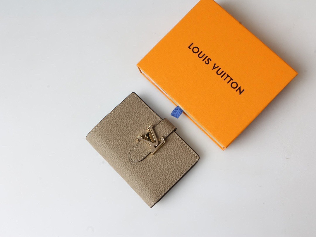 Louis Vuitton Capucines Vertical Compact Wallet · 5854 — תמונה 24