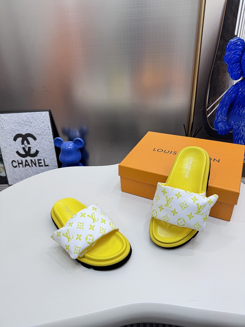 Louis Vuitton Padded Slides · 5295 — תמונה 55