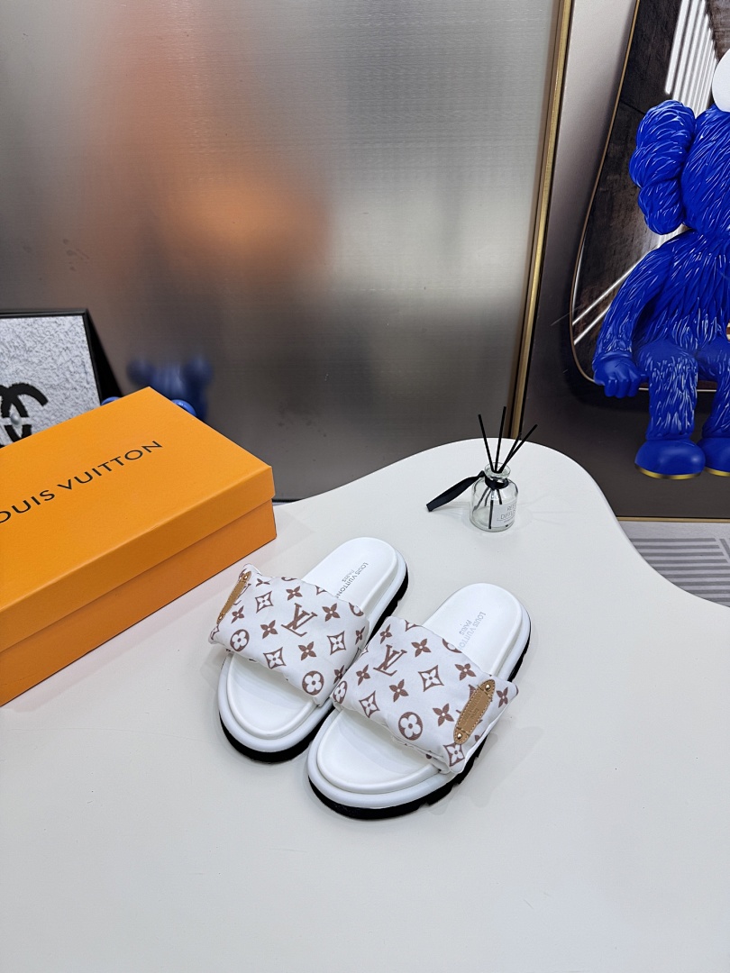 Louis Vuitton Padded Slides · 5295 — תמונה 29