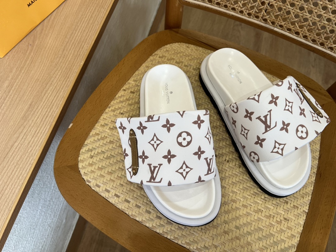 Louis Vuitton Pool Pillow Flat Comfort Mule · 4712 — תמונה 13