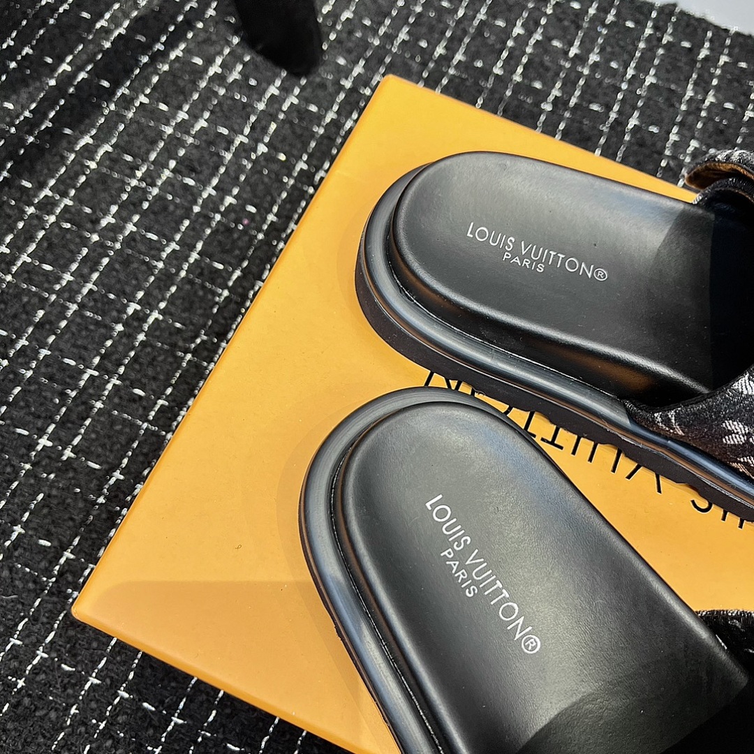 Louis Vuitton Pool Pillow Flat Comfort Mule · 4769 — תמונה 30