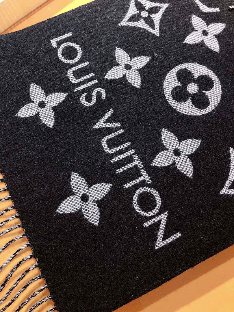 Louis Vuitton Essential Scarf · 3890 — תמונה 17