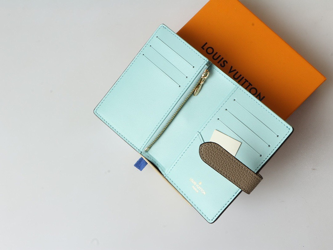 Louis Vuitton Capucines Vertical Compact Wallet · 5854 — תמונה 20