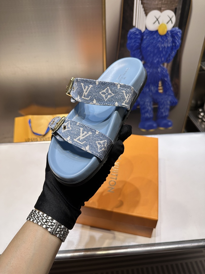 Louis Vuitton — סנדלים וכפכפים · 4627 — תמונה 12