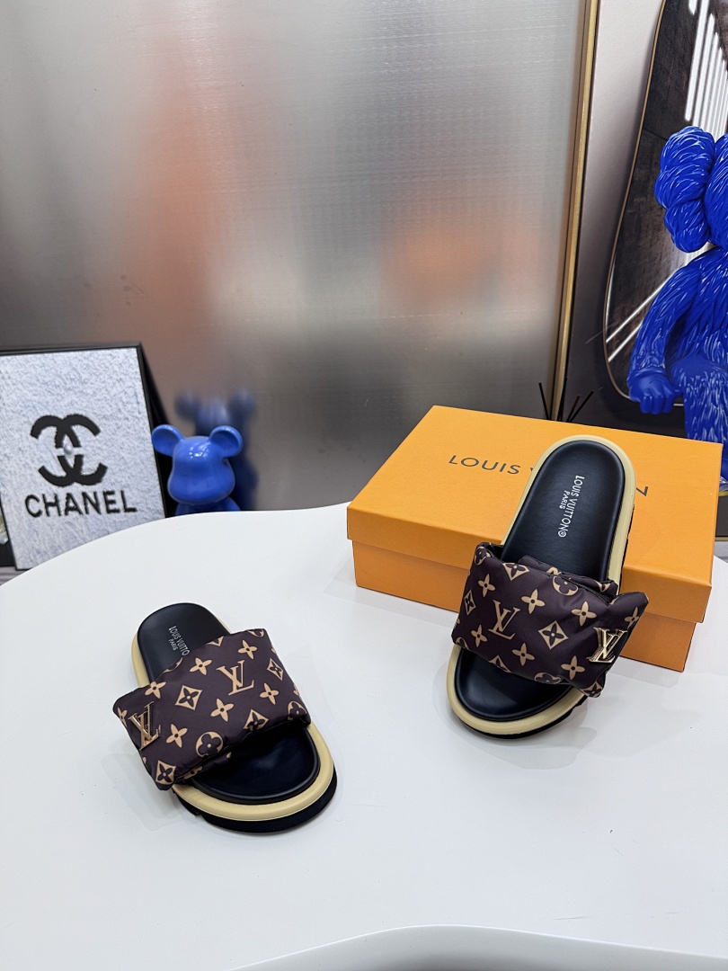 Louis Vuitton Padded Slides · 5295 — תמונה 21