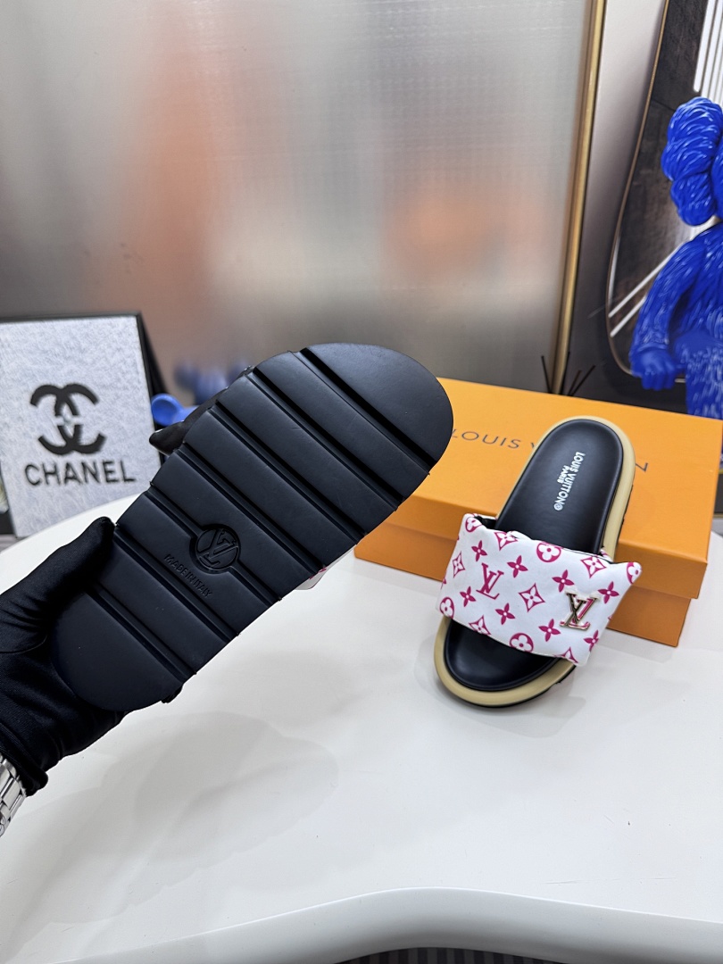 Louis Vuitton Padded Slides · 5295 — תמונה 37