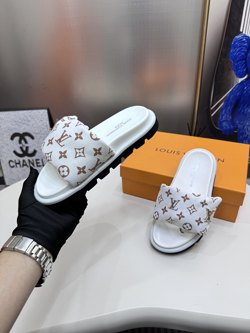 Louis Vuitton Padded Slides · 5295 — תמונה 34