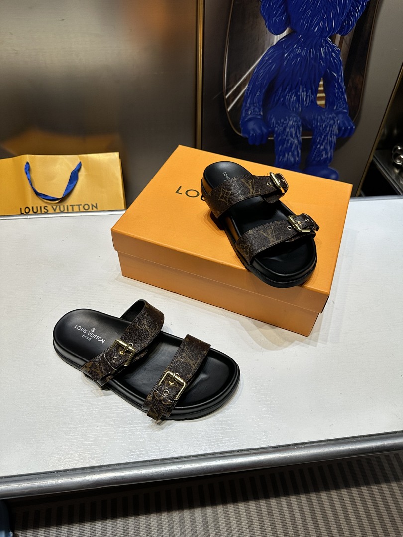 Louis Vuitton — סנדלים וכפכפים · 4627 — תמונה 22