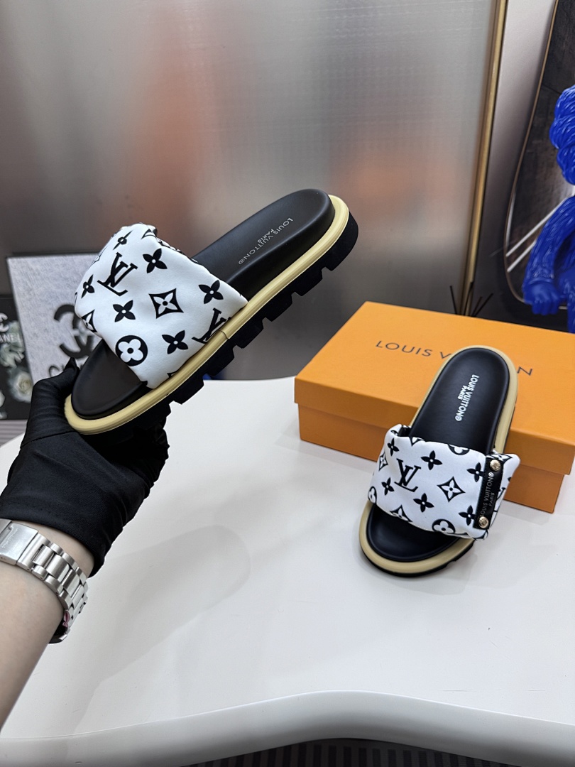 Louis Vuitton Padded Slides · 5295 — תמונה 43