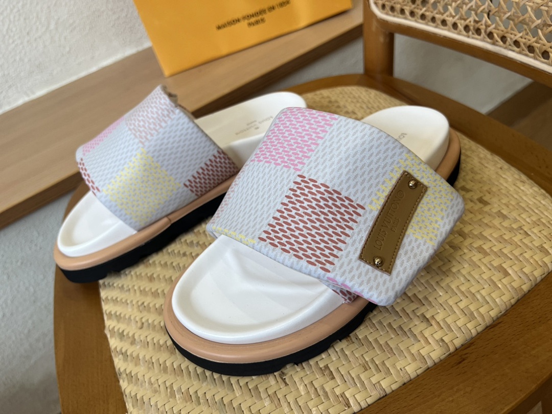 Louis Vuitton Pool Pillow Flat Comfort Mule · 4712 — תמונה 6