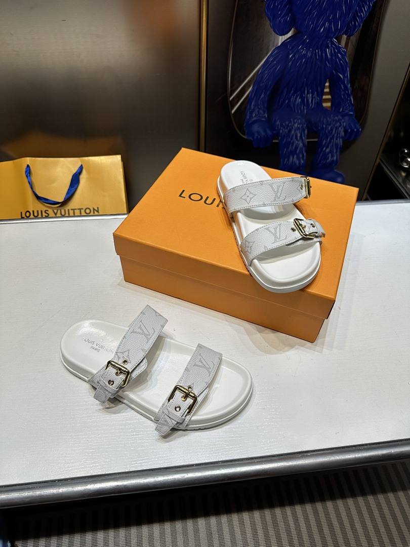 Louis Vuitton — סנדלים וכפכפים · 4627 — תמונה 16