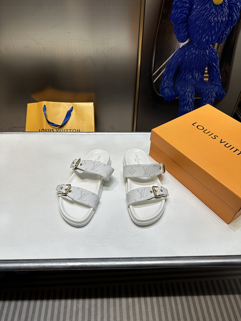 Louis Vuitton — סנדלים וכפכפים · 4627 — תמונה 18