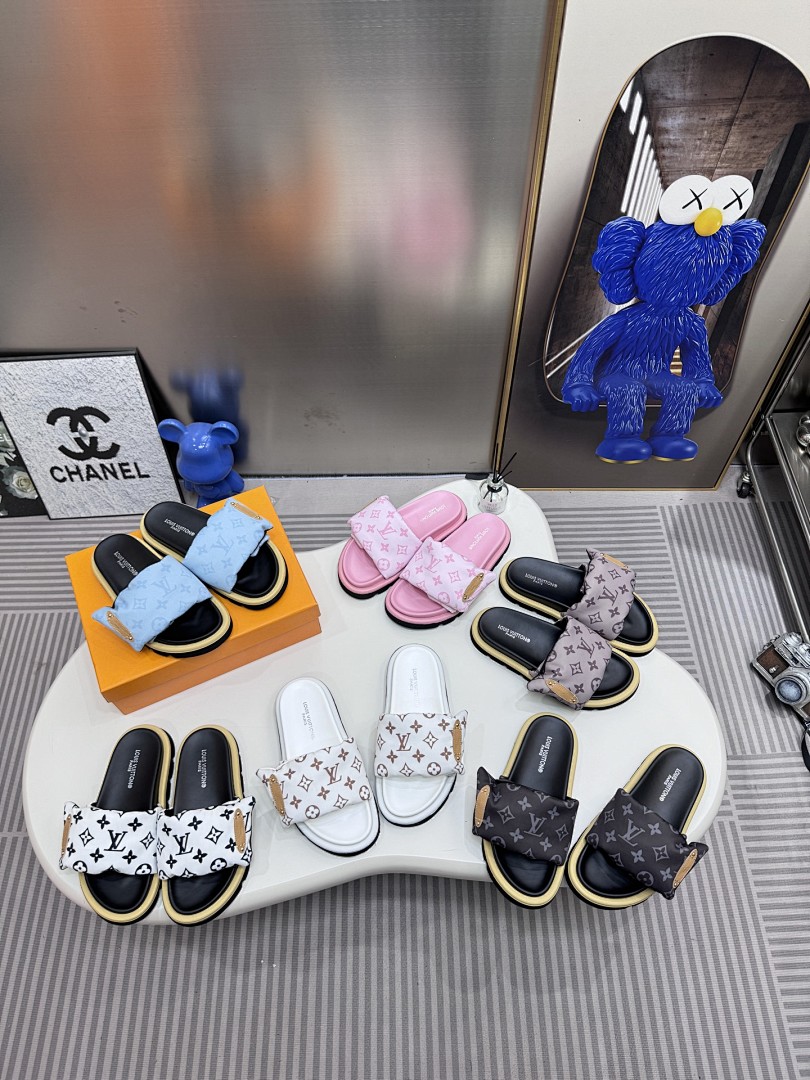 Louis Vuitton Padded Slides · 5295 — תמונה 23