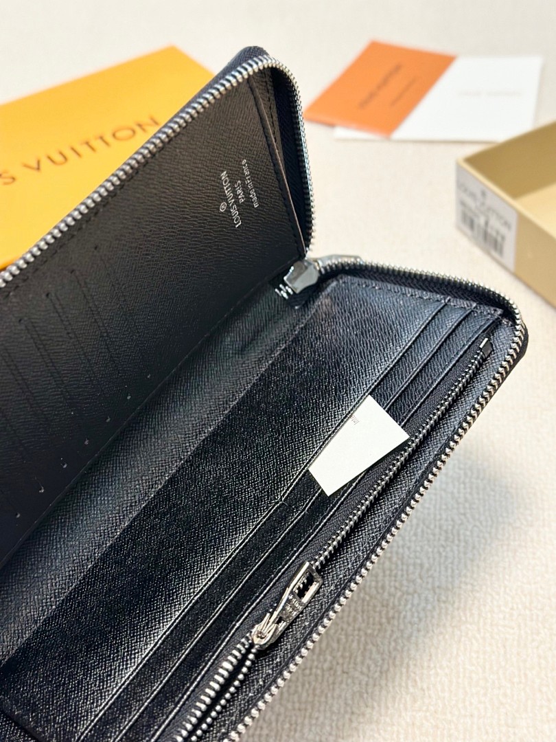 Louis Vuitton Zippy Wallet Horizontal Taiga · 5850 — תמונה 36