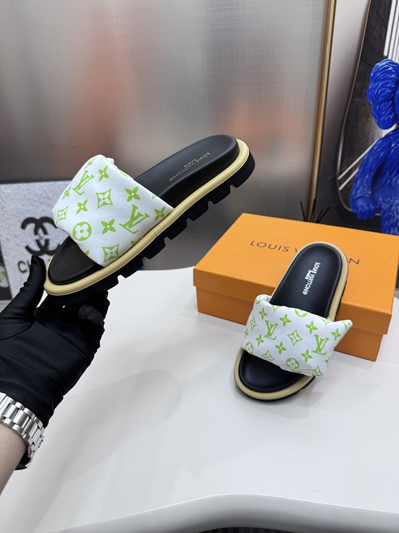 Louis Vuitton Padded Slides · 5295 — תמונה 52