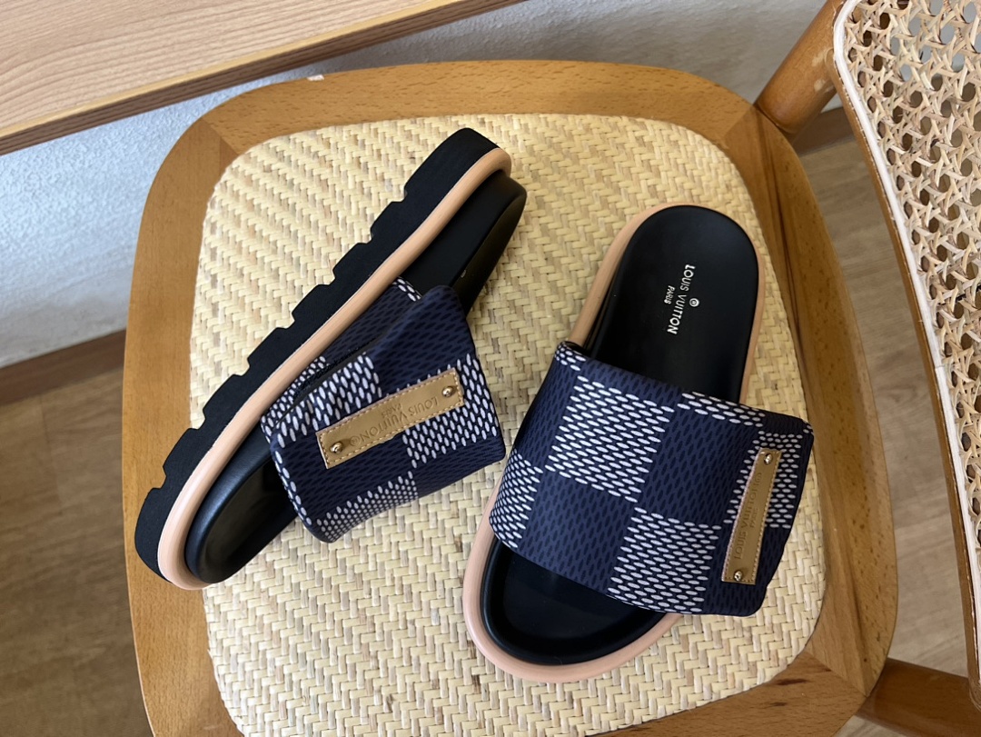 Louis Vuitton Pool Pillow Flat Comfort Mule · 4712 — תמונה 17