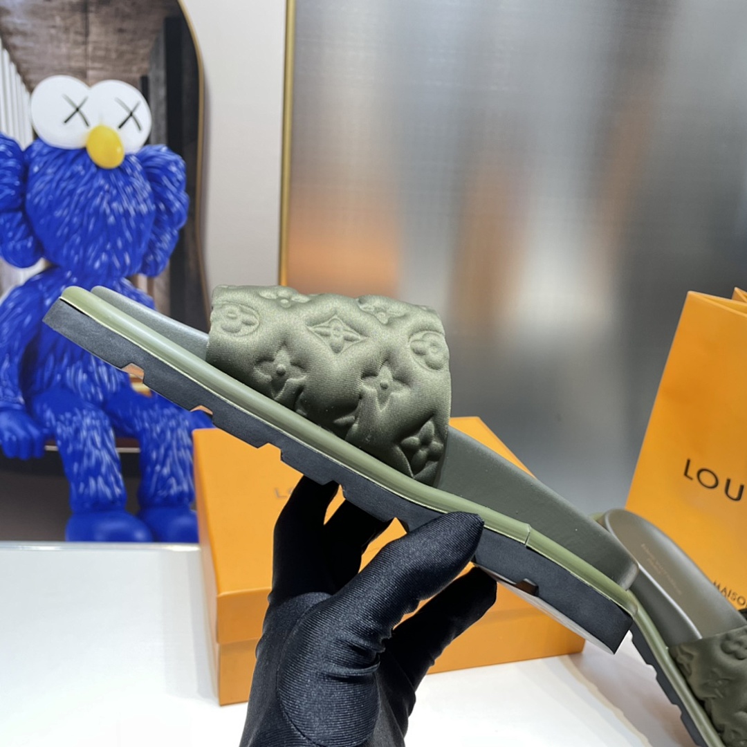Louis Vuitton Pool Pillow Flat Comfort Mule · 4648 — תמונה 6