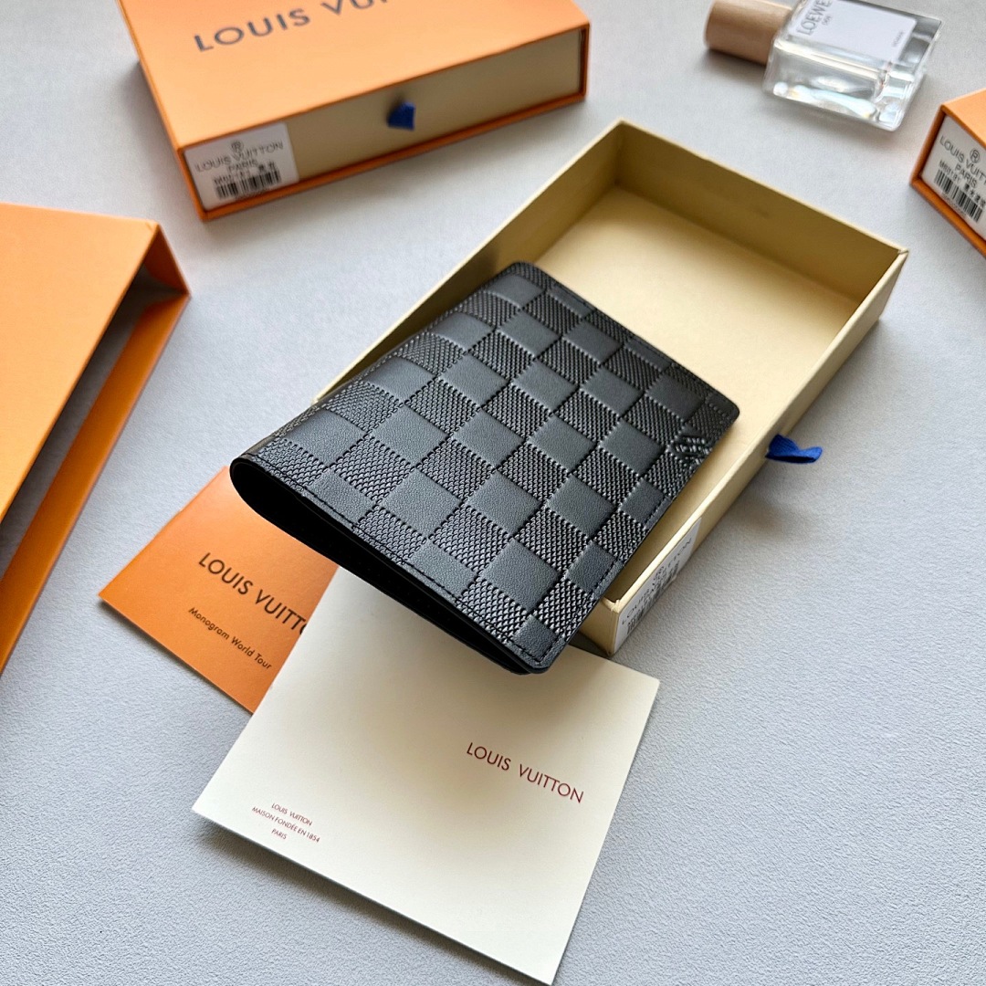 Louis Vuitton Passport Cover · 6084 — תמונה 9