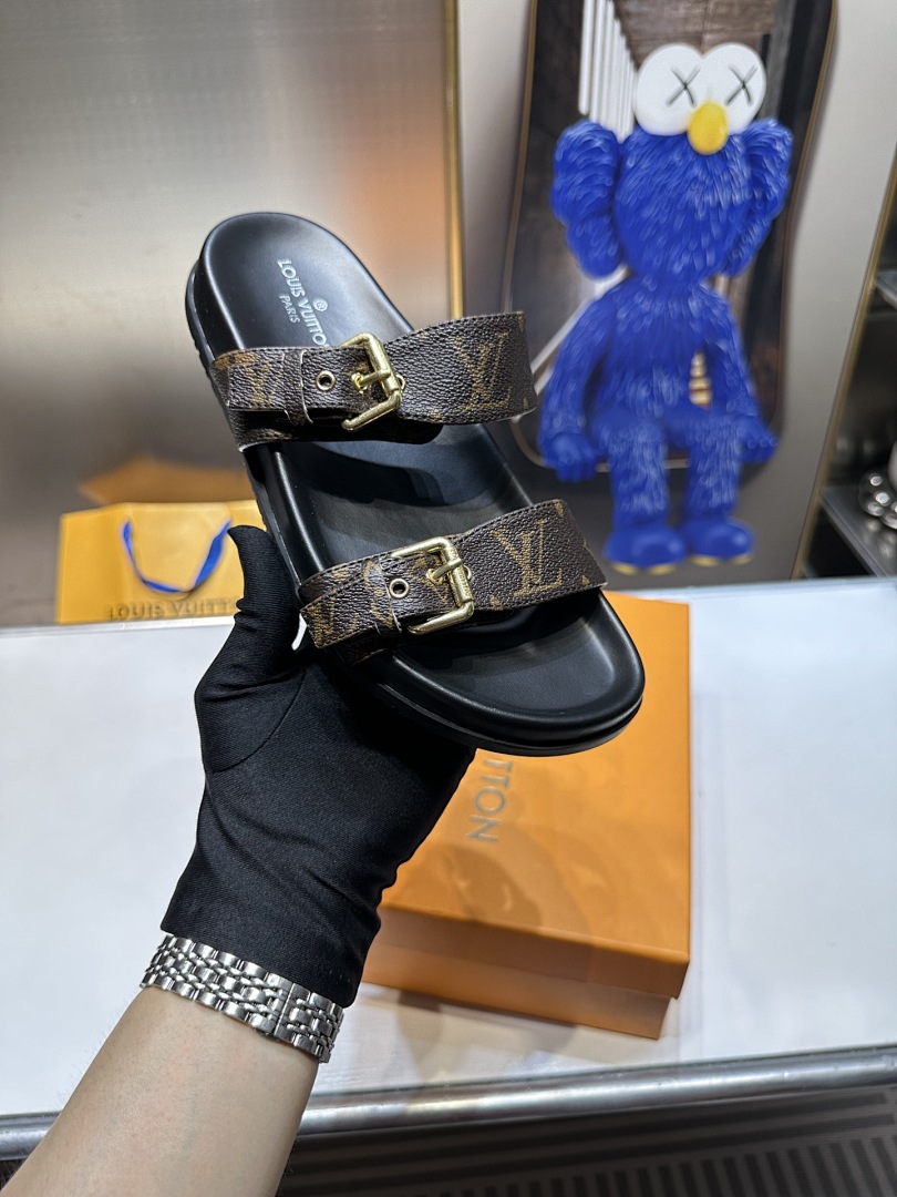 Louis Vuitton — סנדלים וכפכפים · 4627 — תמונה 21