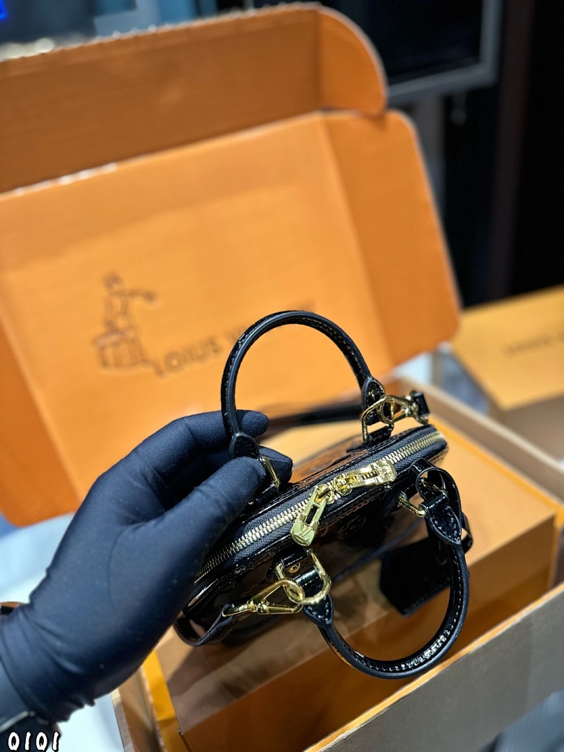 Louis Vuitton Alma BB · 5851 — תמונה 10