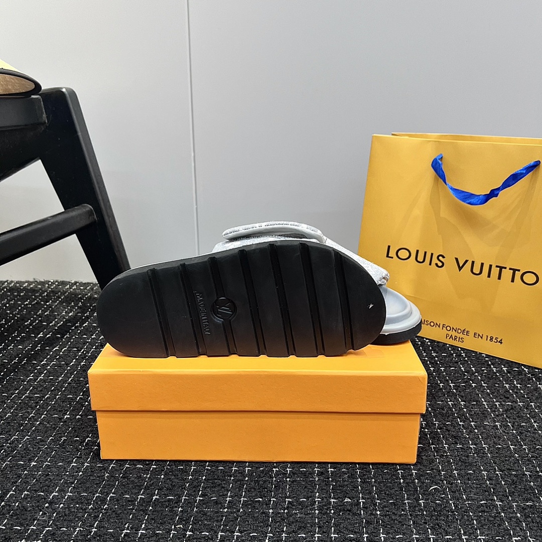 Louis Vuitton Pool Pillow Flat Comfort Mule · 4769 — תמונה 22