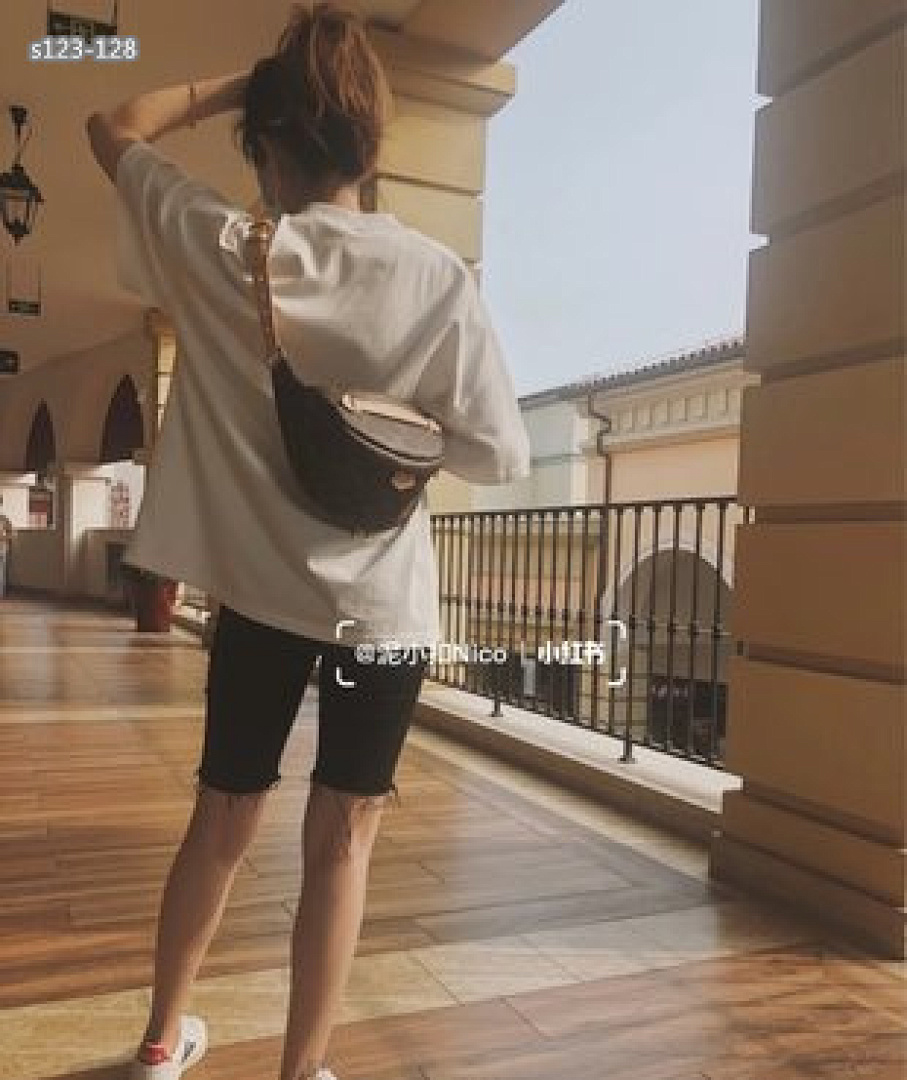 Louis Vuitton Bumbag · 2591 — תמונה 9